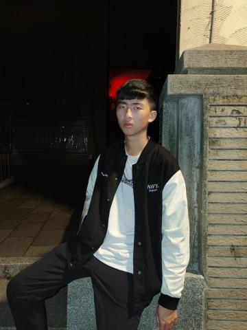 提供板金烤漆服務的專家黃廷凱