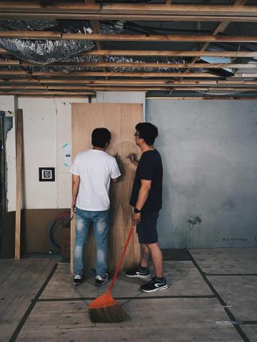 方宅十餘畝/吳小姐 - 監工與師傅確認細節