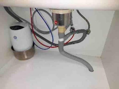 許師傅 - 機器在檯面改接至廚下排水管