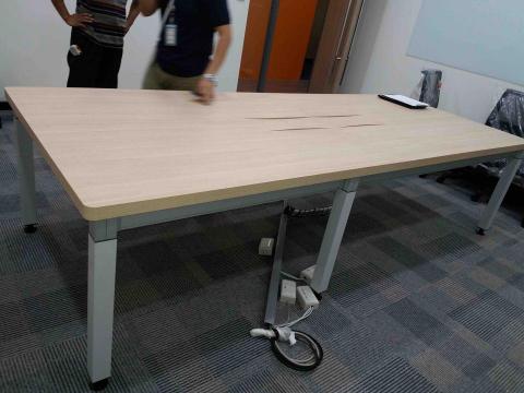 阿凱 - 會議桌安裝完工照