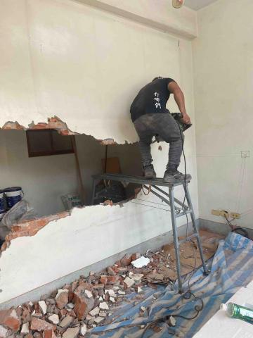 無宇倫比企業社 - 房屋修繕磚牆打除