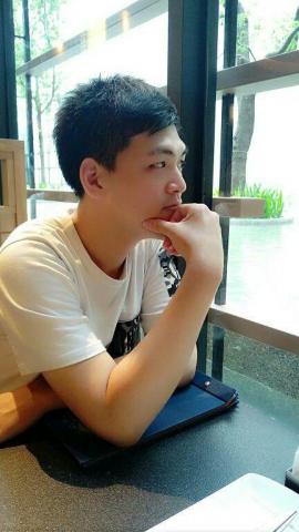 提供吉他換弦台中服務的專家葉家豪