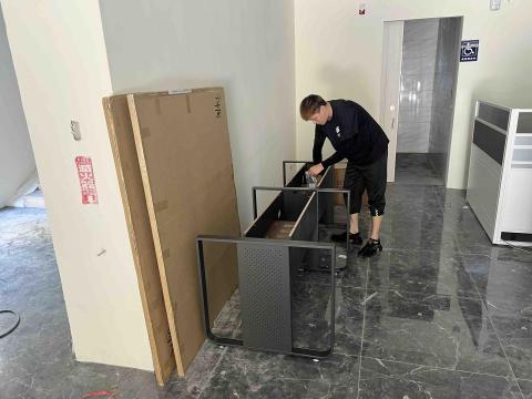 泉聖物流 - 組裝會議桌