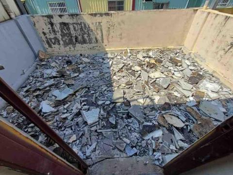 無宇倫比企業社 - 屋頂防水地磚打除