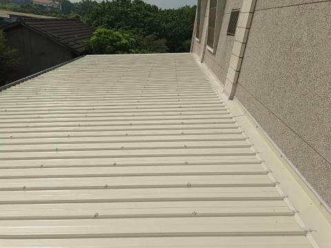 永立工程行 - 米白色浪板三合一