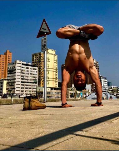 李彥達 - 後期開始偏好有瑜伽及體操元素的徒手訓練