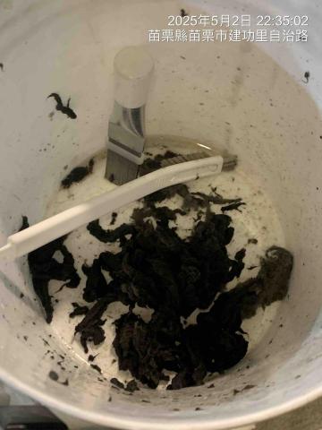 新盛企業社/黃建凱 - 健身房吊隱式內機清洗出之髒污01