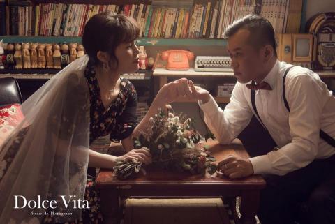 黃羽晨 - 誇張古董咖啡廳