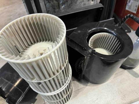 極度速冷冷凍空調工程 - 吊隱式冷氣清洗