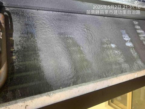 新盛企業社/黃建凱 - 健身房吊隱式內機清洗前02