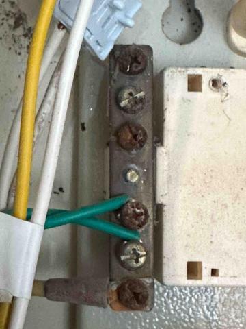 燈具王 - 安裝接地銅牌