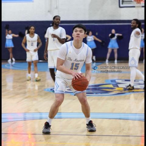 提供衝浪營服務的專家林宇謙