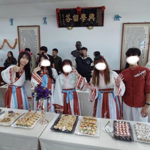 子黑舞蹈教室 - 擔任學校舞團團長，帶領舞團參加校內外大小表演