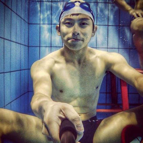 提供游泳蝶式服務的專家蛋泥(飛魚教練)