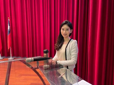 愛麗絲(◍&bull;ᴗ&bull;◍)坐不住辦公室＿活動主持 - 頒獎典禮主持