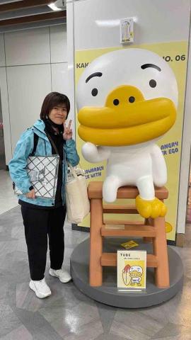 提供美容院化妝服務的專家sandy stylist