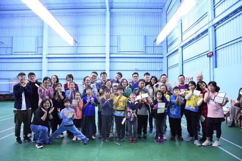 李以琳 - 主辦所有學員的聖誕盃比賽驗收成果，並有豐富的獎品及食物。