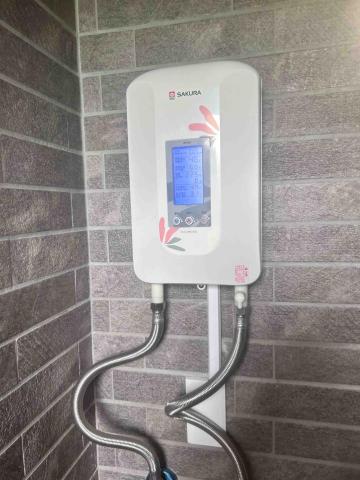 余玄輝 - 瞬熱電熱水器安裝