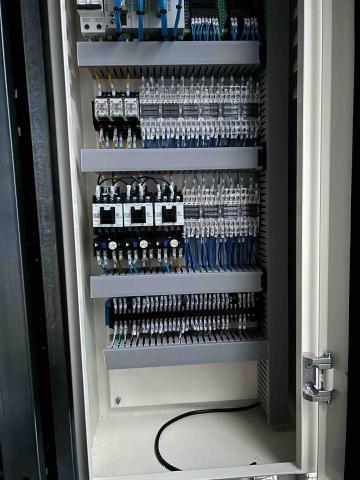 許元向 - 配電盤