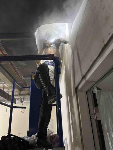 提供浴缸服務的專家Lian