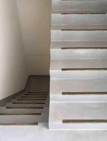 小葉塗料研究室 - 樂土灰（樓梯）