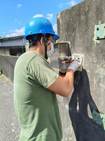 瑋成水電裝修工作室 - 施工中：電鈴漏電拆除中