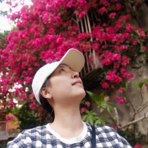 提供2009股價服務的專家Claire Zong