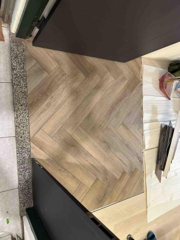 悅居工程行 - 玄關落塵區人字拼