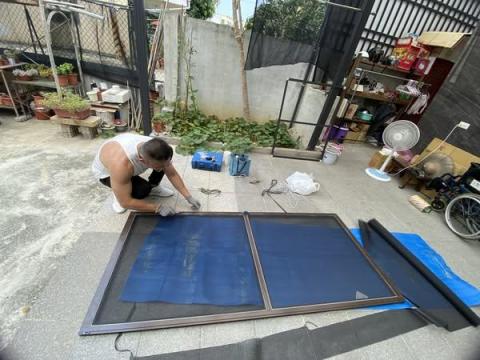 清品  (窗簾|鋼鋁門窗|客製化門窗|居家宅修) - 防霾、透光、透氣,一扇紗窗就能搞定!
     防霾網細緻孔洞,能隔絕灰塵.降低侵入室內的微塵、飛絮等過敏原,能保有通風性,為您的家居環境多了一份清淨更擁有健康的守護 清品  (窗簾|鋼鋁門窗|客製化門窗|居家宅修) - 防霾、透光、透氣,一扇紗窗就能搞定!
     防霾網細緻孔洞,能隔絕灰塵.降低侵入室內的微塵、飛絮等過敏原,能保有通風性,為您的家居環境多了一份清淨更擁有健康的守護