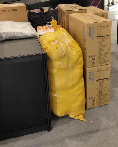 張廣勇 - 電腦展南港展覽館進場商品物資