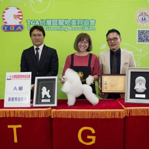 提供機車美容桃園服務的專家草地跑寵物美容