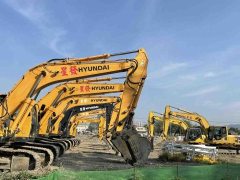 型鋼護欄/鐵板/挖土機出租(月) - 挖土機