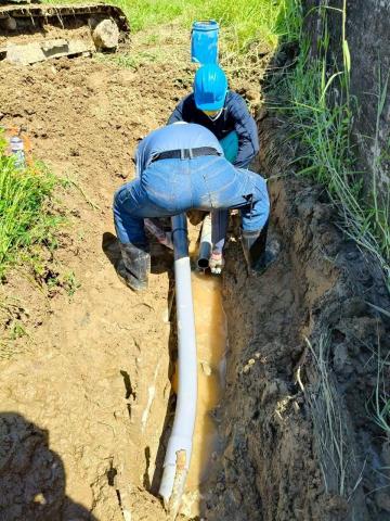 瑋成水電裝修工作室 - 施工中：水管漏水，接水管