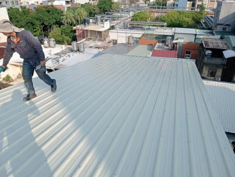 楊先生 - 不鏽鋼烤漆雙層浪板
