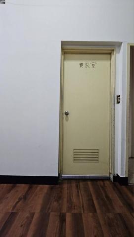 可能設計有限公司 - 浴室門(關)改橫拉門before 可能設計有限公司 - 浴室門(關)改橫拉門before