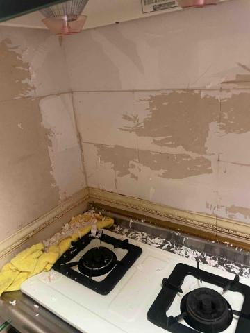 潔兒樂 油漆/清潔/統包工程 - 廚房牆壁除膠-前 潔兒樂 油漆/清潔/統包工程 - 廚房牆壁除膠-前