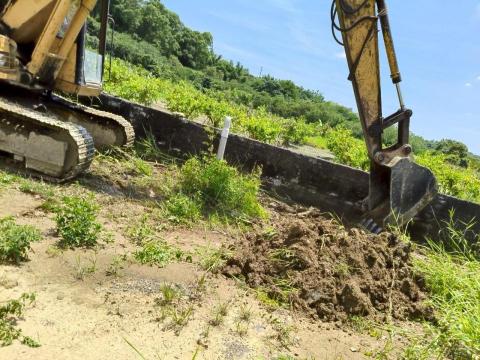 瑋成水電裝修工作室 - 施工前：水管漏水，怪手開挖