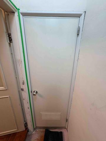 大洲室內裝潢 - 浴室塑鋼門（更換前）