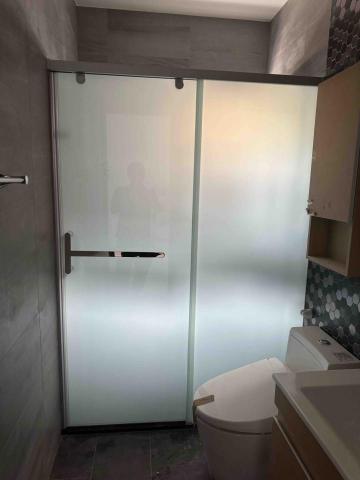 莊子緯 - 5+5膠合白膜玻璃
淋浴拉門滑門組