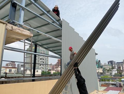 楊先生 - 鐵皮屋