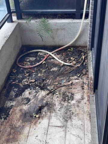 HOUSE CLEAN 居家清潔 -  外陽台種植栽加上風吹雨淋的水垢混泥土
