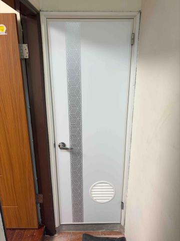 大洲室內裝潢 - 浴室塑鋼門（更換後）