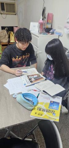 徐潤寬 - 教導家教學生國中基礎英文