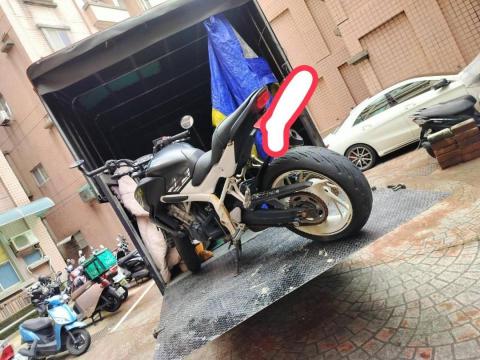 子逸通運 - 重機升降尾門