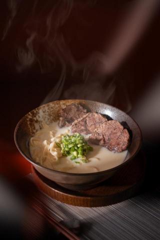 編想設計 - 牛肉白湯麵成品拍攝