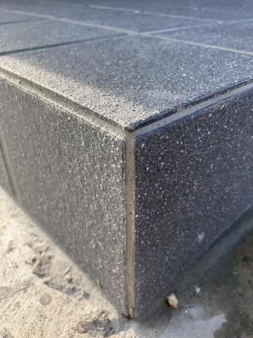 傑宥建材工程行 - 室外地磚45度角拼接