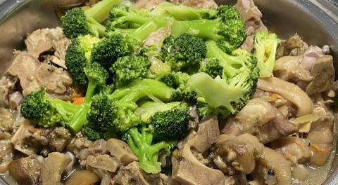 Tiger Chou - 清燉豬腳