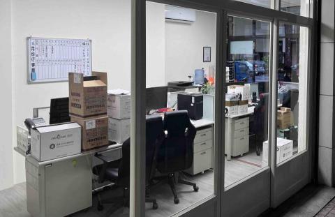 宸洋清潔工作室 - 三民區辦公室落地窗整理後