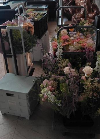張廣勇 - 花卉婚宴物資運送