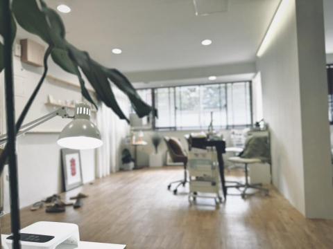 侘墨空間制作 ChaMo - 【KAI / Nail Studio】
鬧區一隅，靜靜的，就很溫暖。
-
Concepts｜煦煦、無時感
Design｜侘墨空間制作
Location｜士林
Info｜商業空間